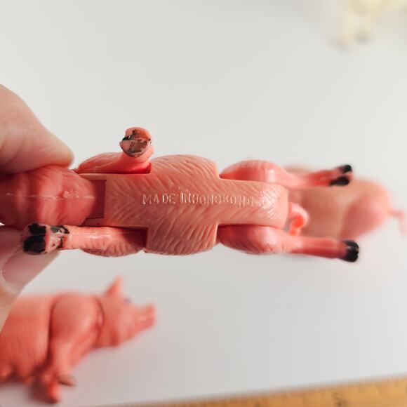 Vintage Hinged Plastic Farm Animal Lot of 11 1970s Cow Pig Sheep Made Hong Kong - Picture 12 of 14